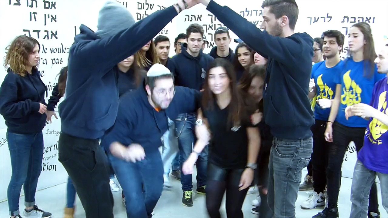 DEJJ - On écrit sur les murs le nom de ceux qu'on aime -  Merci à tous les stagiaires et tous les formateurs de ce superbe stage national 2015 qui ont réalisé ce clip qui vient représenter les valeurs du DEJJ. Amicalement DEJJ