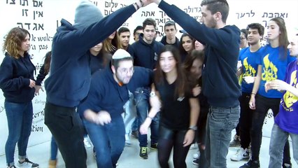 DEJJ - On écrit sur les murs le nom de ceux qu'on aime -  Merci à tous les stagiaires et tous les formateurs de ce superbe stage national 2015 qui ont réalisé ce clip qui vient représenter les valeurs du DEJJ. Amicalement DEJJ