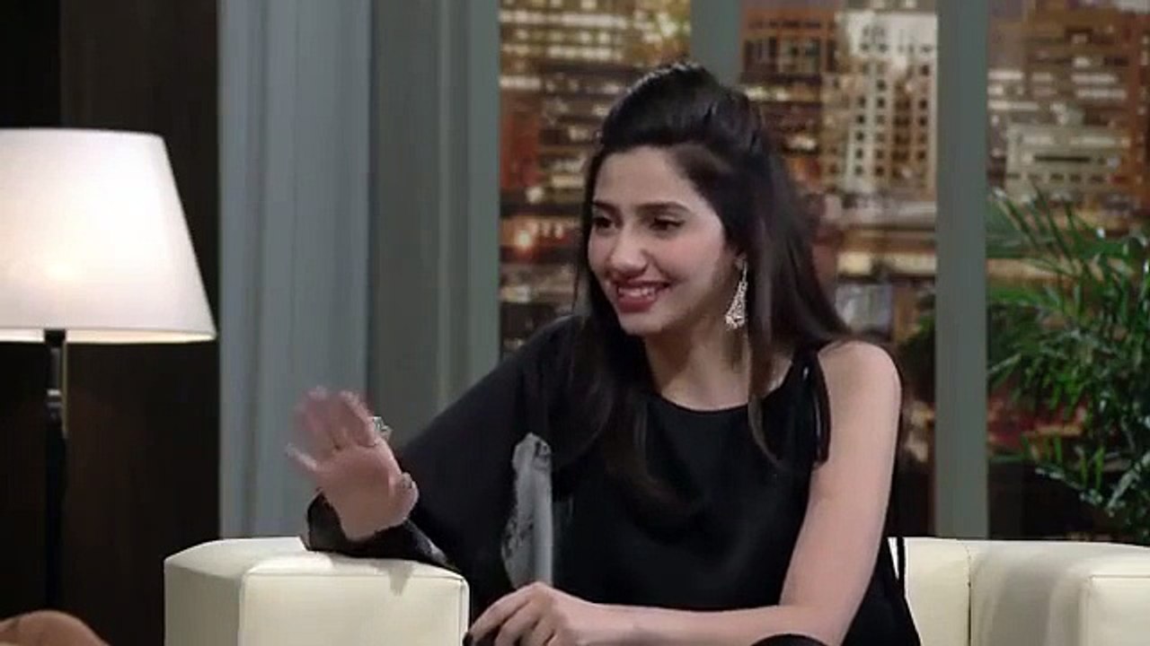 Mahira khan Pakistani Actress Controversial Lea...