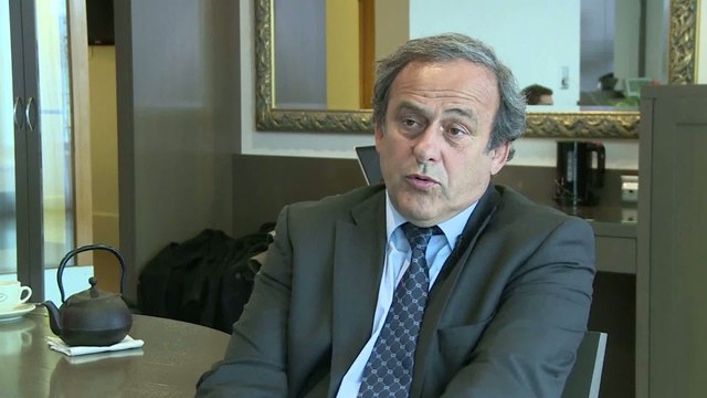 Foot - Fifa : Platini retire sa candidature