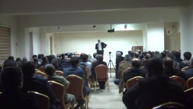 Yazar Dilipak Konferans Verdi