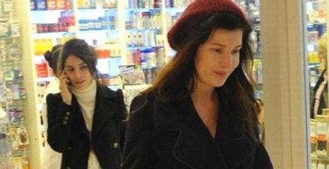 Hamile Arkadaşlar Nur Fettahoğlu ve Selma Ergeç Utangaç Çıktı