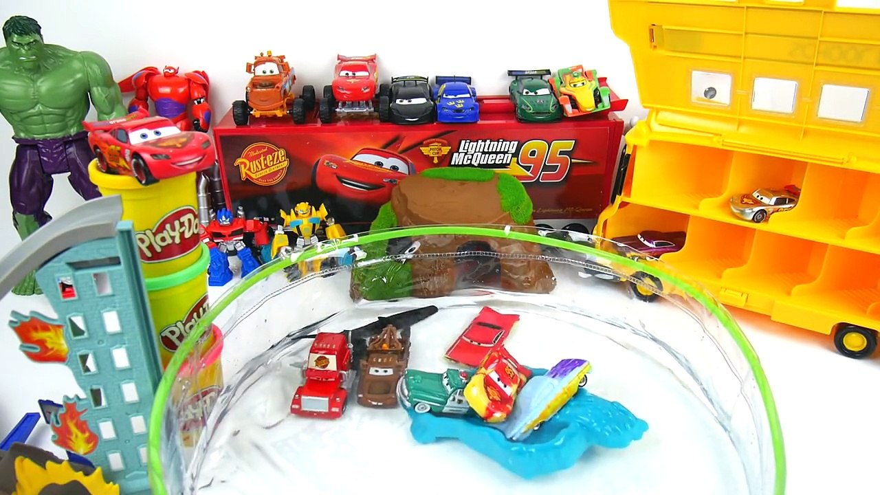 BIGGEST SHARK ATTACK LIGHTNING MCQUEEN CARS IN A POOL!!! HULK Try To Save Him And His Friends!