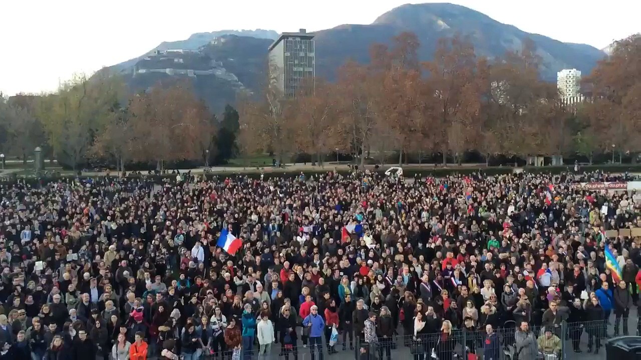 Attentats de Paris : près de 5000 personnes rassemblées à Grenoble