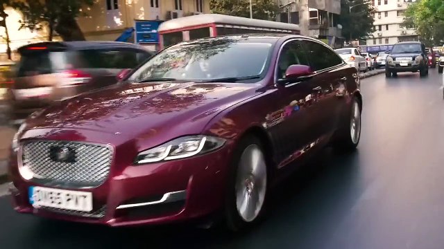 La Jaguar XJ en duel avec des livreurs de repas en Inde