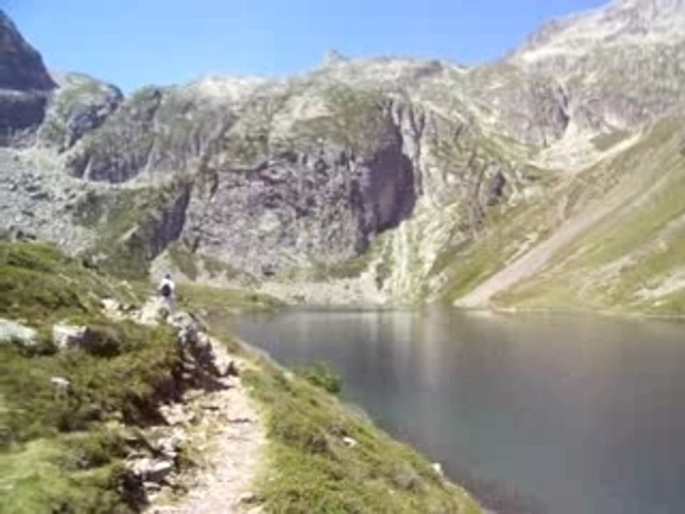 Lac dans les Pyrénées