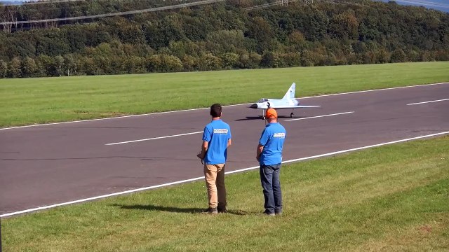 MIRAGE 2000 GIGANTIC RC SCALE 1:3,5 MODEL TURBINE JET FULL DISPLAY DEMO FLIGHT / Jetpower