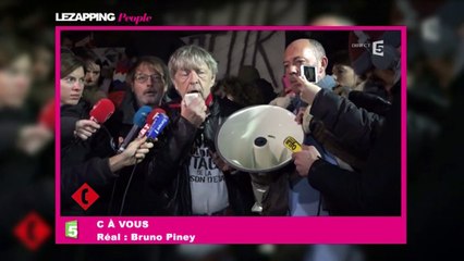 L'hommage de Renaud à Charlie Hebdo sur la place de la République