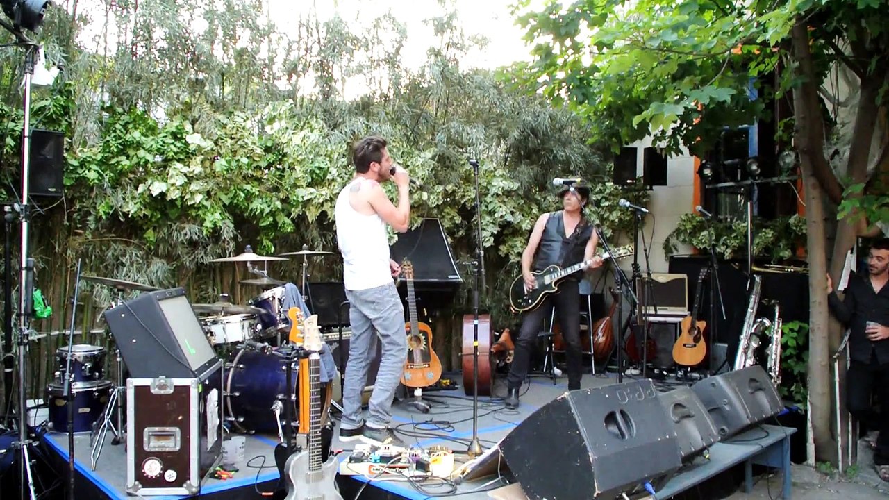 Les Hurlements d'Léo chantent Mano Solo : "Je me suis fait du mal"