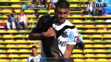 Star football action on the field, shaking the hearts of fans