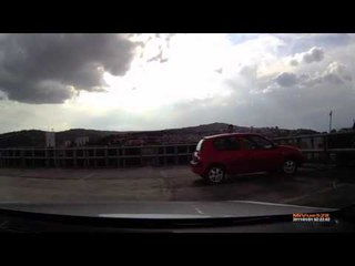 Застрял на путях и сбит поездом  Аварии на железной дороге