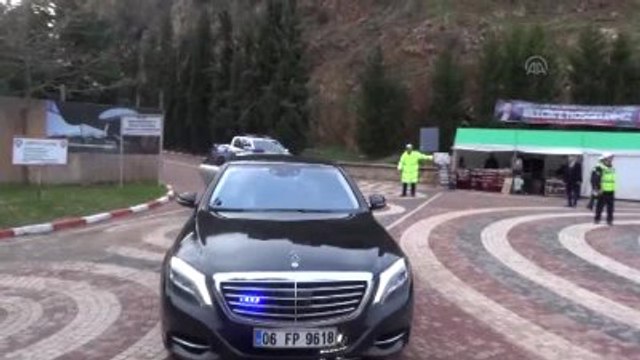 Numan Kurtulmuş, Şeyh Edebali Türbesi'ni Ziyaret Etti