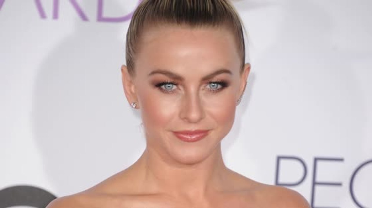 Julianne Hough ist nicht gut im Telefonsex