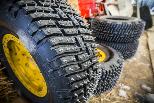 Spiked Snow Tires On Steroids | Red Bull Frozen Rush 2016
