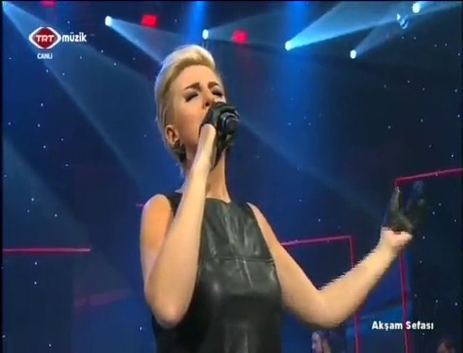 Ayşe İnak Ekiz-Seviyorum Desen De Kanmam Sözüne (Bakmam Yüzüne)