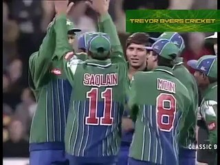 Shahid Afridi makes Shane Warne Look Stupid!!! Stunning Quicker Ball