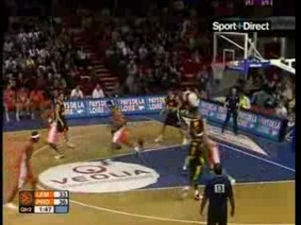 Nicolas Batum dunk vs Sopot
