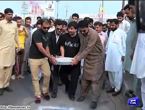 صوبائی وزیر بلدیات نے بیان دیا کہ جہاں جہاں ہیں ڈھکن گمشدہ۔ اُن کو دی جائے اطلاع ۔ لیکن جب انھیں فون کیا تو۔ کیا ہوا۔