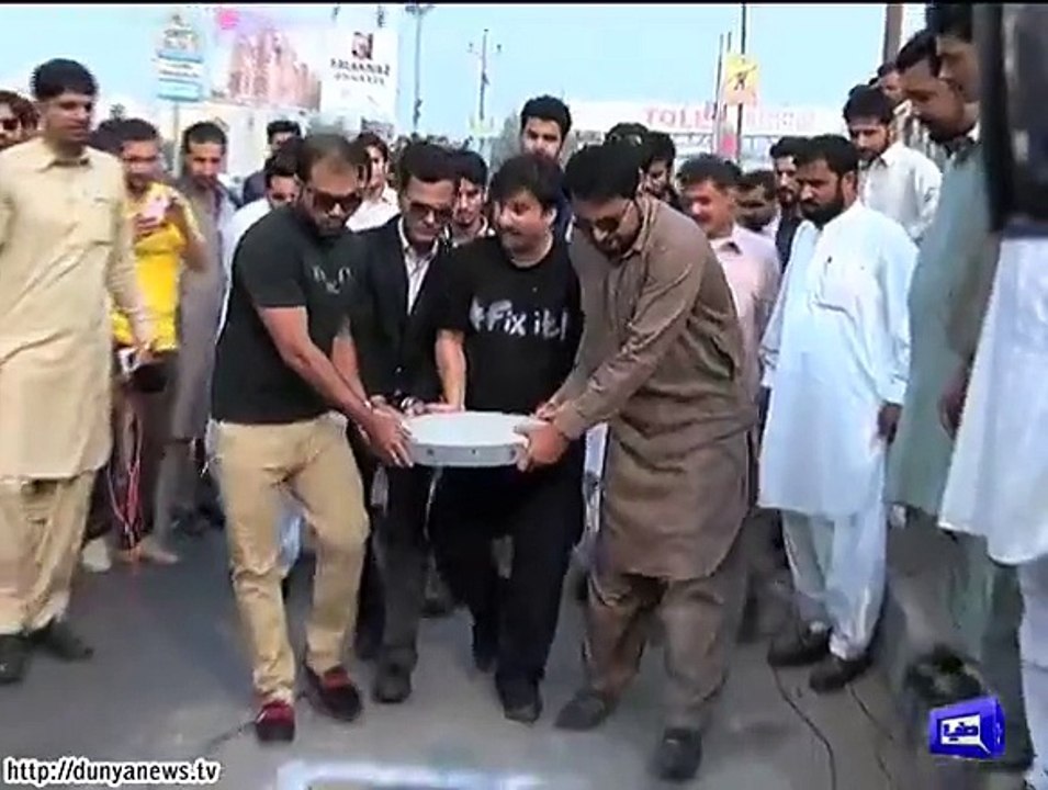 صوبائی وزیر بلدیات نے بیان دیا کہ جہاں جہاں ہیں ڈھکن گمشدہ۔ اُن کو دی جائے اطلاع ۔ لیکن جب انھیں فون کیا تو۔ کیا ہوا۔