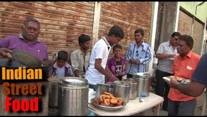 indian street food breakfast - idli vada & chhole bhature - indian street food mumbai