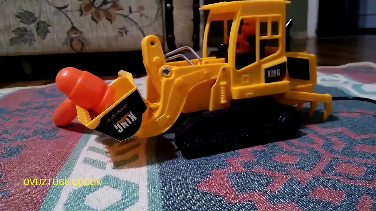 kepçe ve kirmizi araba,kepçe,kepçe videoları ,dozer, kepçe videoları, ,otç158