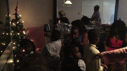 Samen zingen voor de cadeautjes