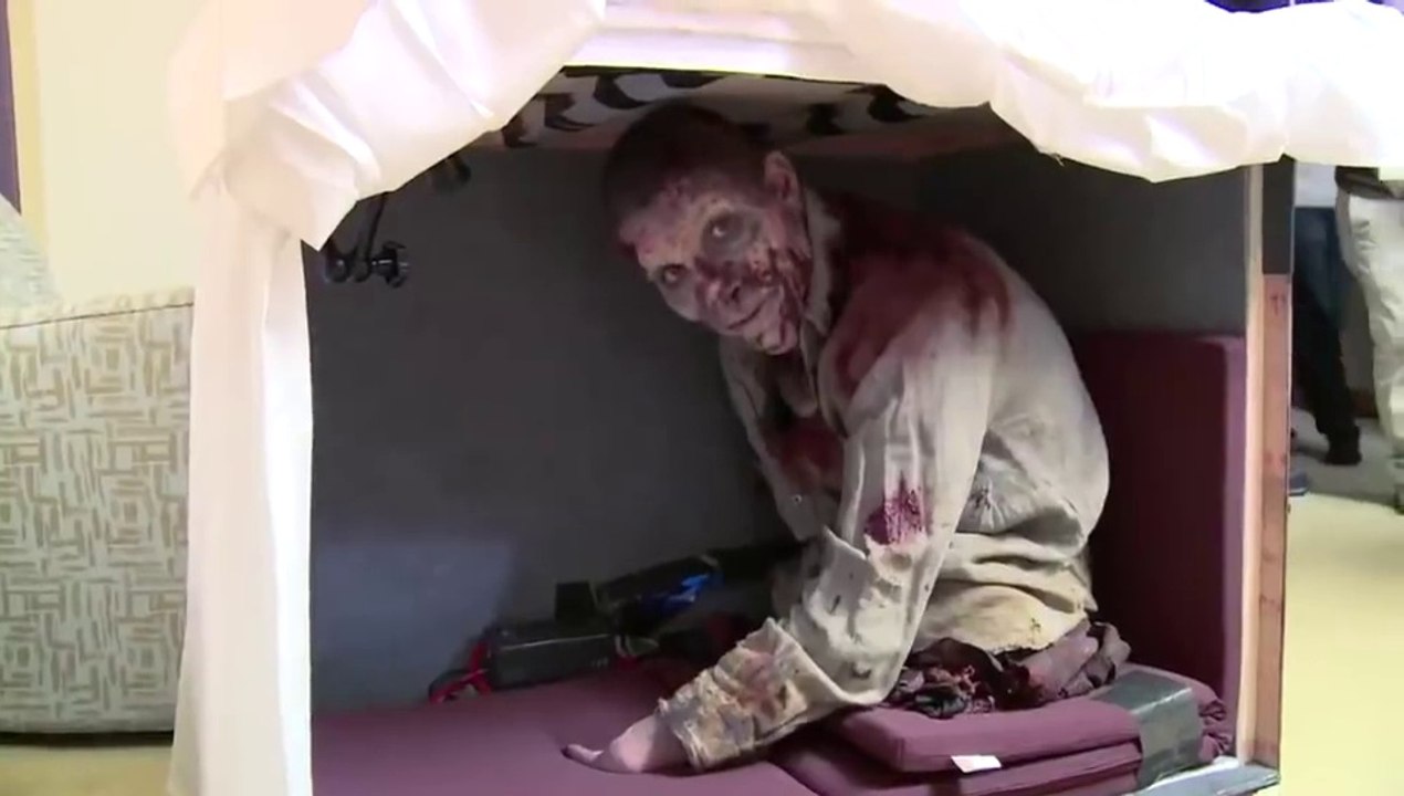 Walking Dead : un des acteurs piégé par un faux zombie pour son anniversaire