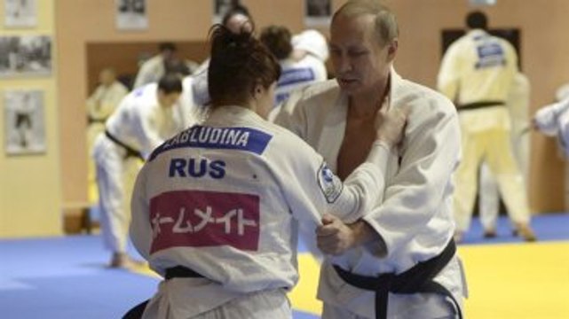 Kadın Judocu Putin'i Yerden Yere Vurdu