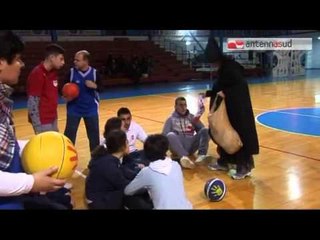 Download Video: Tg Antenna Sud -  Volare più in alto, la Befana atleta con i ragazzi dell'Hbari 2003