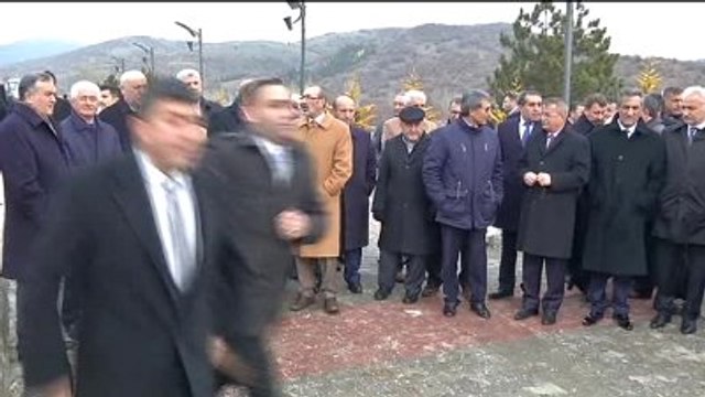 Bahçeli, Kamp Öncesi Ülkücü Şehitler Anıtı'nı Ziyaret Etti