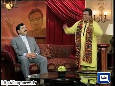 Azizi as Yousaf Raza Gillani with 'Mureed' Hasb e Haal