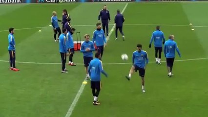 Neymar enchaine les geste techniques