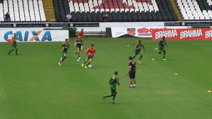 Download Video: Após grande arrancada, revelação do Vasco quase faz golaço em São Januário