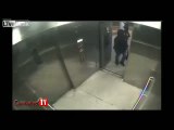 Asansörde korkunç olay: Darp edip bıçakladı
