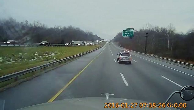 Ne jamais couper la route à un Semi-remorque - Accident terrible