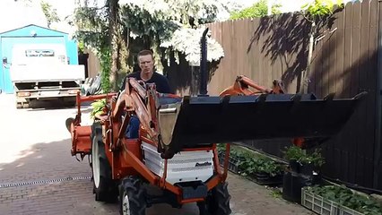 Ladowacz czolowy TUR. Japonski ciagniczek ogrodniczy.KUBOTA 1600. www.akant-ogrody.pl