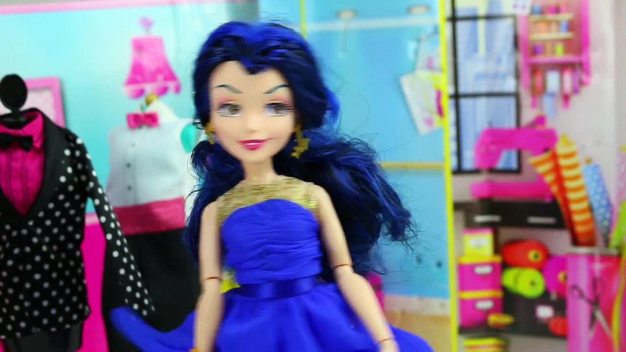 Evil Cousin Asles Wedding to Elsas Brother with Frozen Anna and Elsa. DisneyToysFan