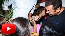 Salman Khan Gives MONEY To Street Kids!