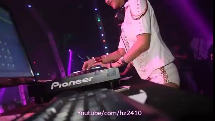 Cả Vũ Trường ko còn giữ được bình tĩnh khi DJ Trang Moon deezay trực tiếp bài này