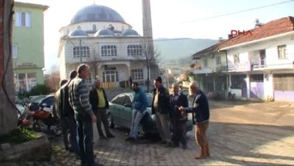 Balıkesir Kadınlardan İmece Usulü Kabristan Temizliği