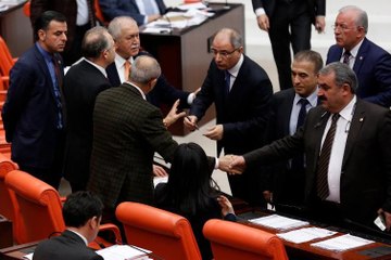 Meclis'te el hareketi gerginliği