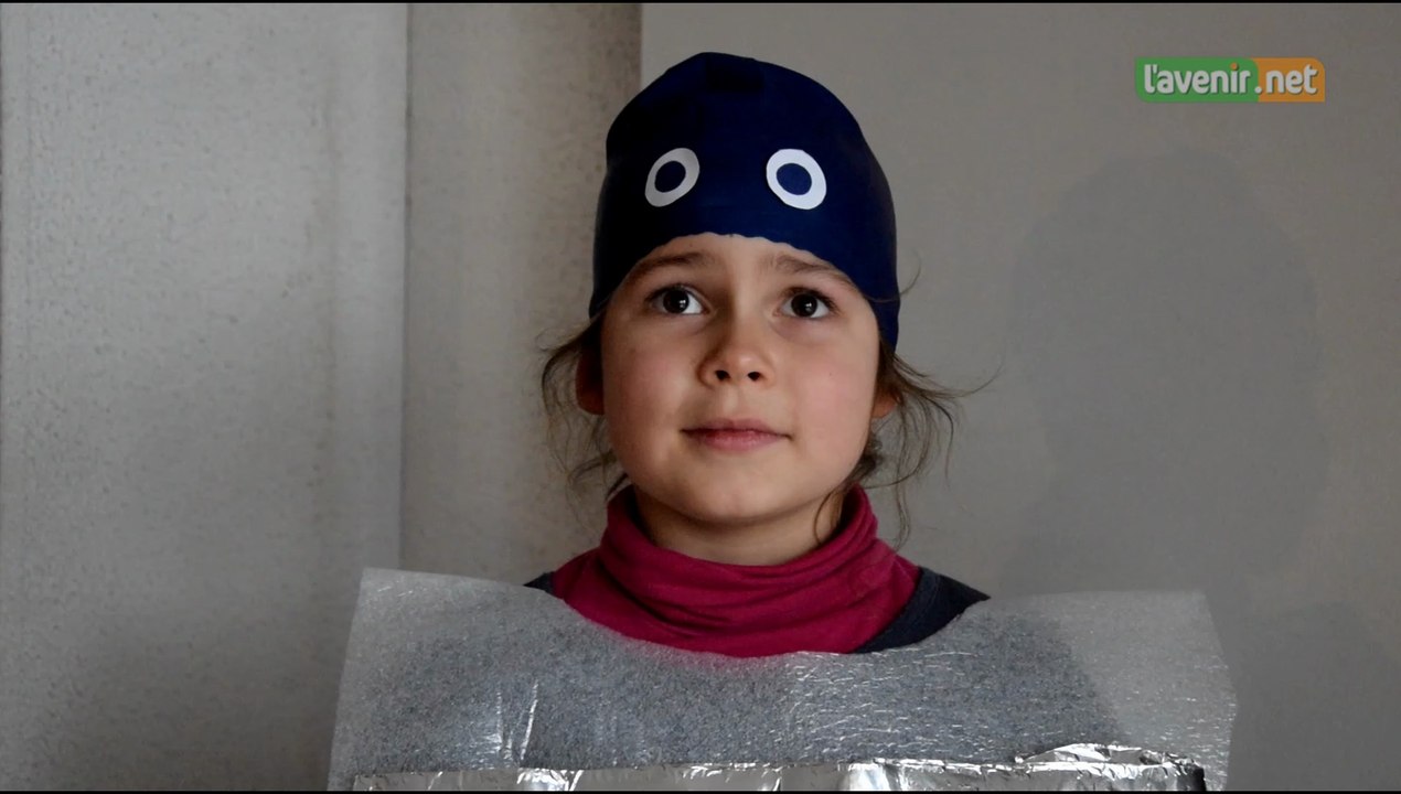 Le petit poisson et le pêcheur, la fable de La Fontaine en patois tournaisien à l'école du Château de Tournai