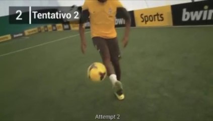 Paul Pogba shows his skills ... with your eyes closed!