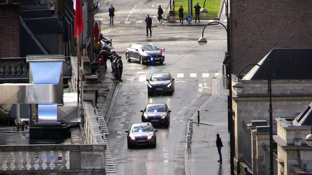 Amiens : arrivée de François Hollande et David Cameron à la préfecture