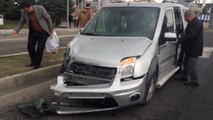 Yaralı Taşıyan Ambulans Kaza Yaptı: 3 Yaralı