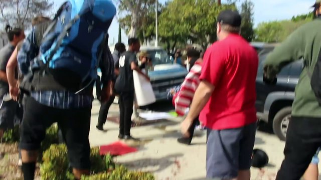 Violente bagarre Ku Klux Klan vs militants anti-racistes