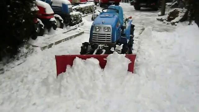Traktorek japonski sam potrafi odsniezac ). akant-ogrody.pl