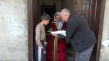 Yüksekova'dan Göç Eden Ailelere Kızılay'dan Yardım