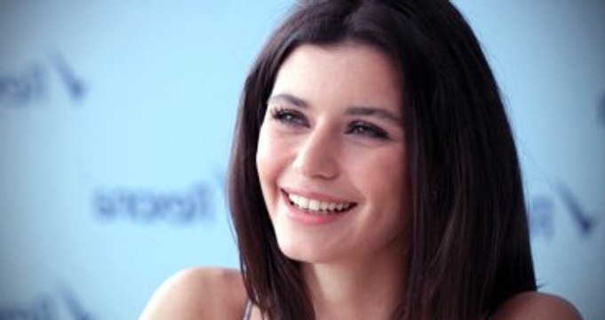 Beren Saat'in Heykeli Dikiliyor