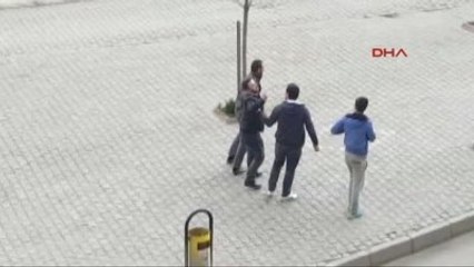 Karabük Park Halindeki 5 Aracın Camlarını Baltayla Kırdı